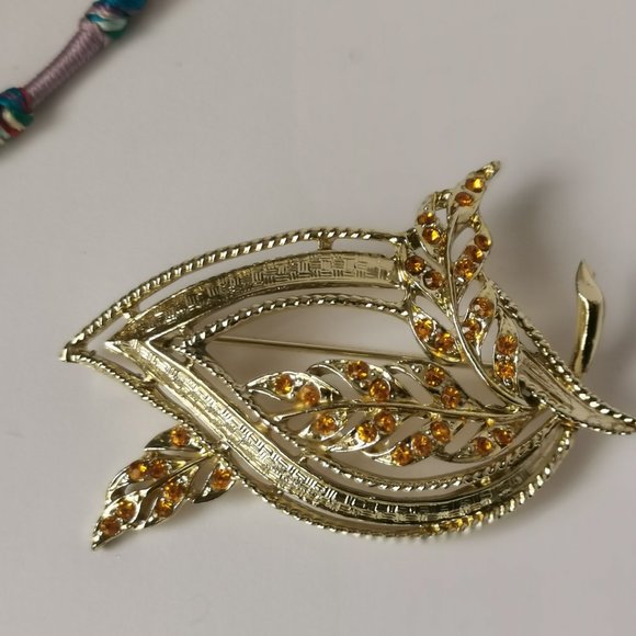 STUNNING Vintage Signed Coro Rhinestone And Beaded Gold Tone Leaf Brooch - Picture 3 of 6